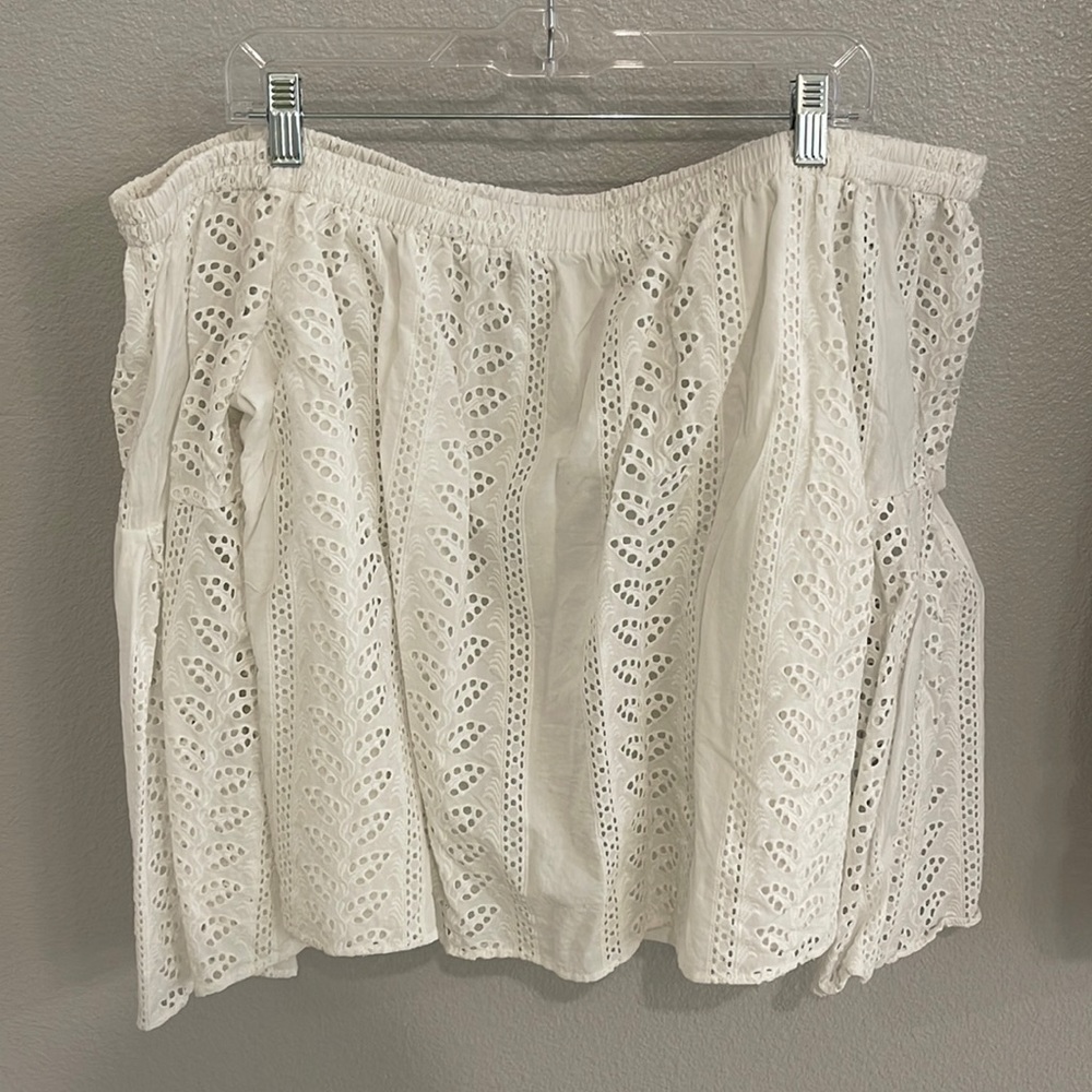 Strapless crochet blouse